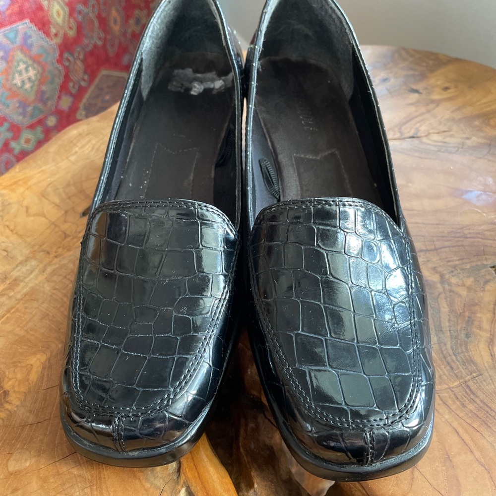Ladies croco print slip on loafers